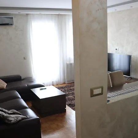 Erste Apartment *